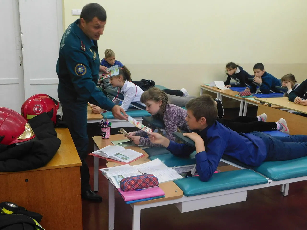 Начальник ПАСЧ-6 экзаменовал учащихся школы-интерната из Костюковки